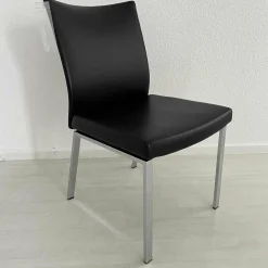Stuhl 2010 Linus Bezug Leder Nummer 89001 Schwarz Gestell Rechteckrohr Hochglanz Chrom