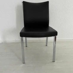 Stuhl 2010 Linus Bezug Leder Nummer 89001 Schwarz Gestell Rechteckrohr Hochglanz Chrom