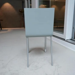 Stuhl 03 Sitzschalenfarbe Hellgrau Untergestell Pulverbeschichtet Silber Glatt