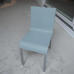 Stuhl 03 Sitzschalenfarbe Hellgrau Untergestell Pulverbeschichtet Silber Glatt