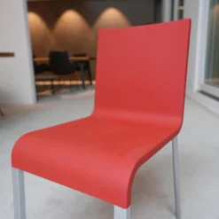 Stuhl 03 Sitzschalenfarbe Signalrot Untergestell Pulverbeschichtet Silber Glatt