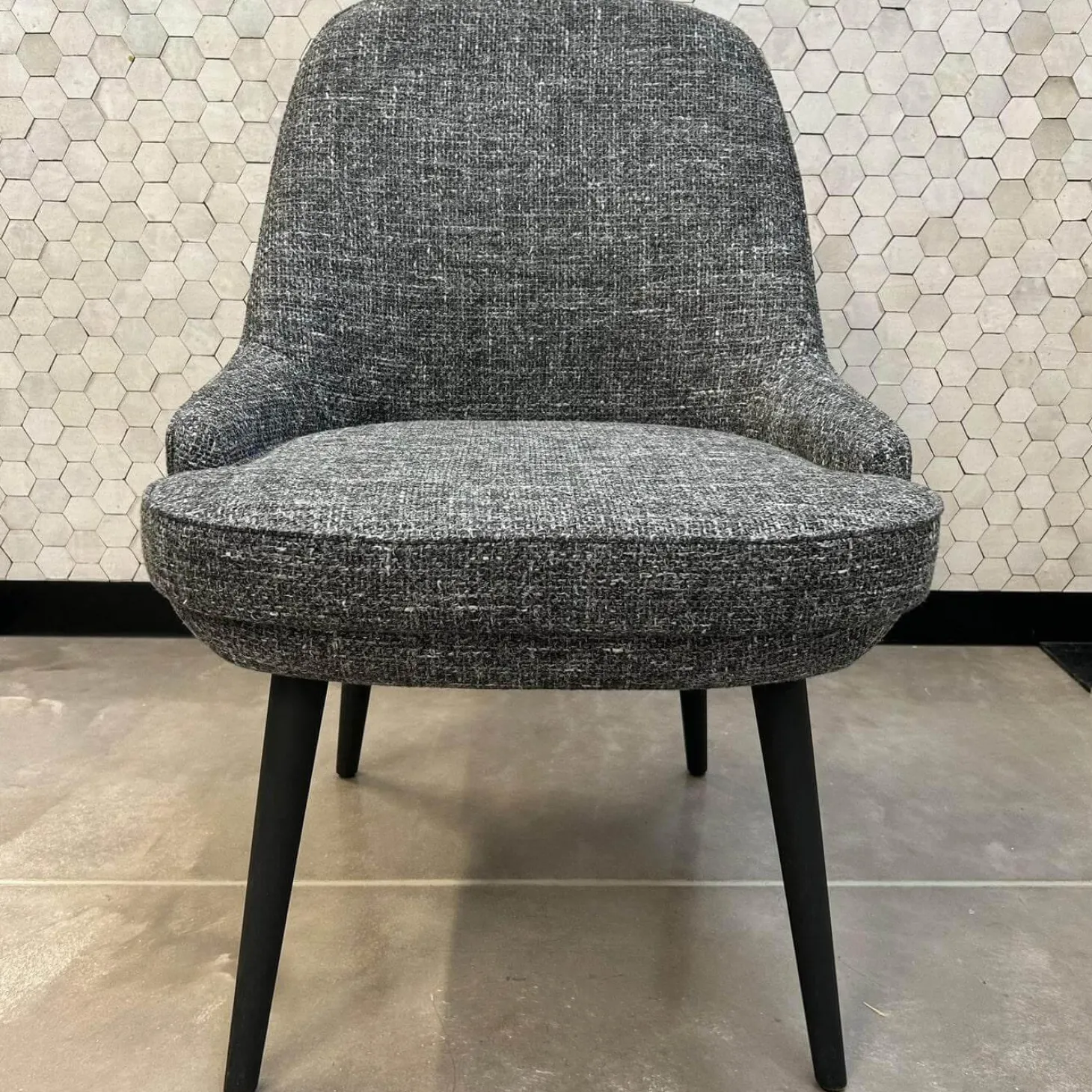 Stuhl 1375 Stoff Weave 7758 Chess Grau Weiß Gestell Eiche Schwarz Geflammt