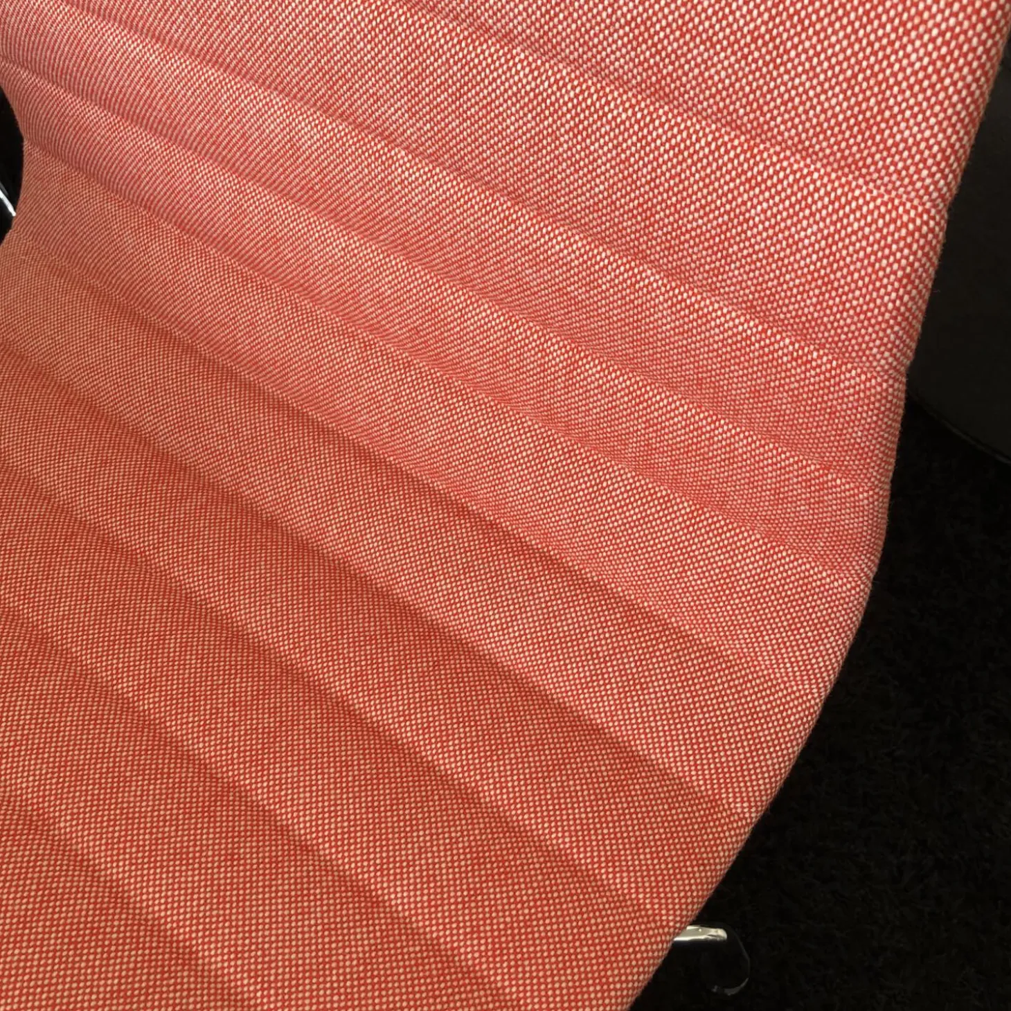 Stuhl Aluminium Chair EA 101 Stoff Hopsak Poppy Red Elfenbein