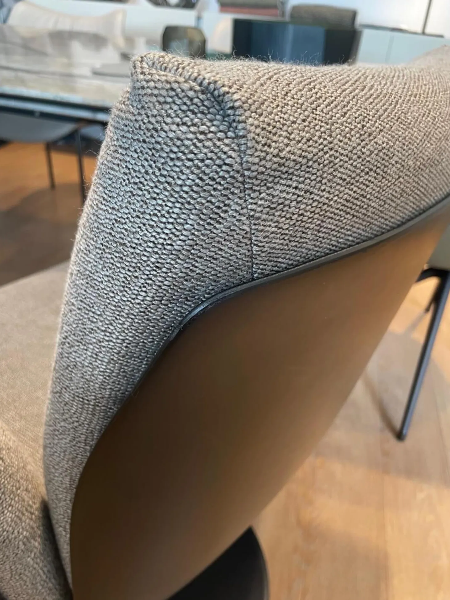 Stuhl Alvo Stoff 9127 Braun Tellerfuß Schwarz