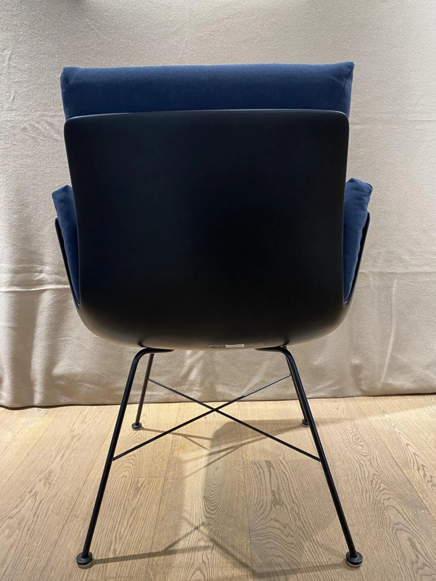 Stuhl Alvo Stoff 7200 Dunkelblau Gestell M20 Lack Schwarz