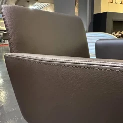 Stuhl Aye Leder L1 Schwarzbraun Drehgestell Eiche Weißöl