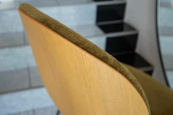 Stuhl Beetle Innen Stoff Mumble Glamour Moosgrün Grün Außen Eiche Semi Matt Lackiert Gestell Schwarzchrom