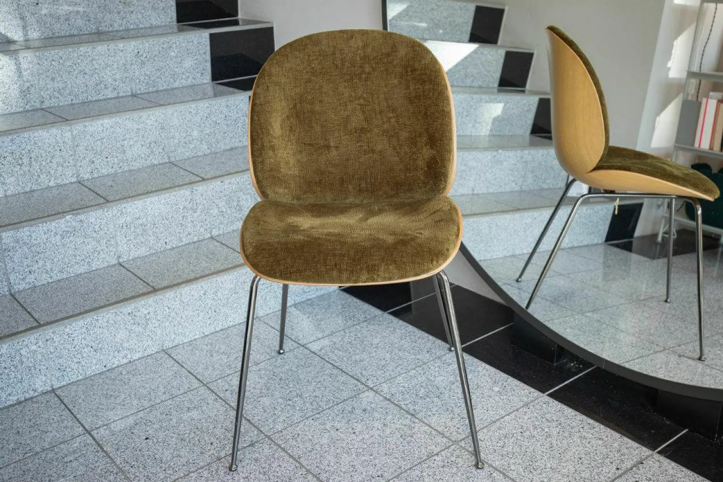 Stuhl Beetle Innen Stoff Mumble Glamour Moosgrün Grün Außen Eiche Semi Matt Lackiert Gestell Schwarzchrom