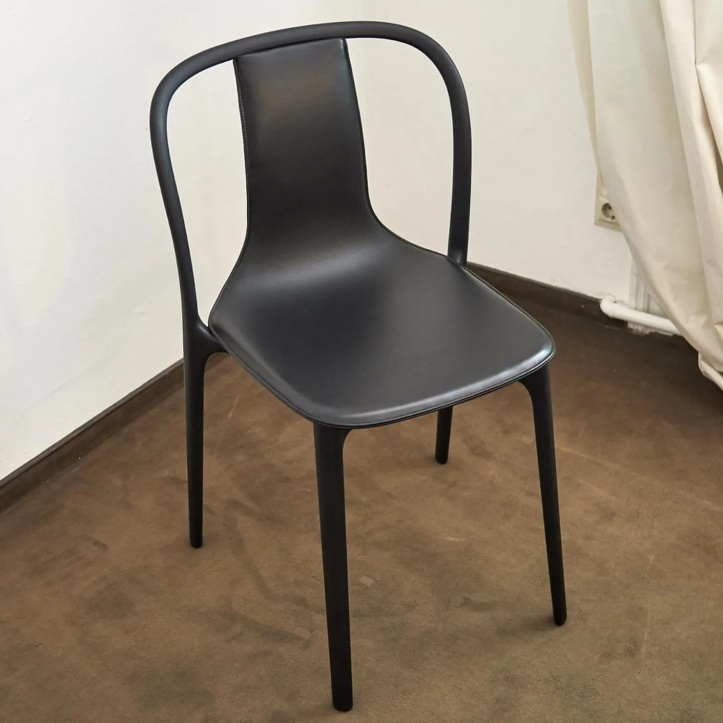 Stuhl Belleville Textil Leder Premium Schwarz Gestell Polyamid Spritzguss Tiefschwarz