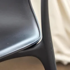 Stuhl Belleville Textil Leder Premium Schwarz Gestell Polyamid Spritzguss Tiefschwarz