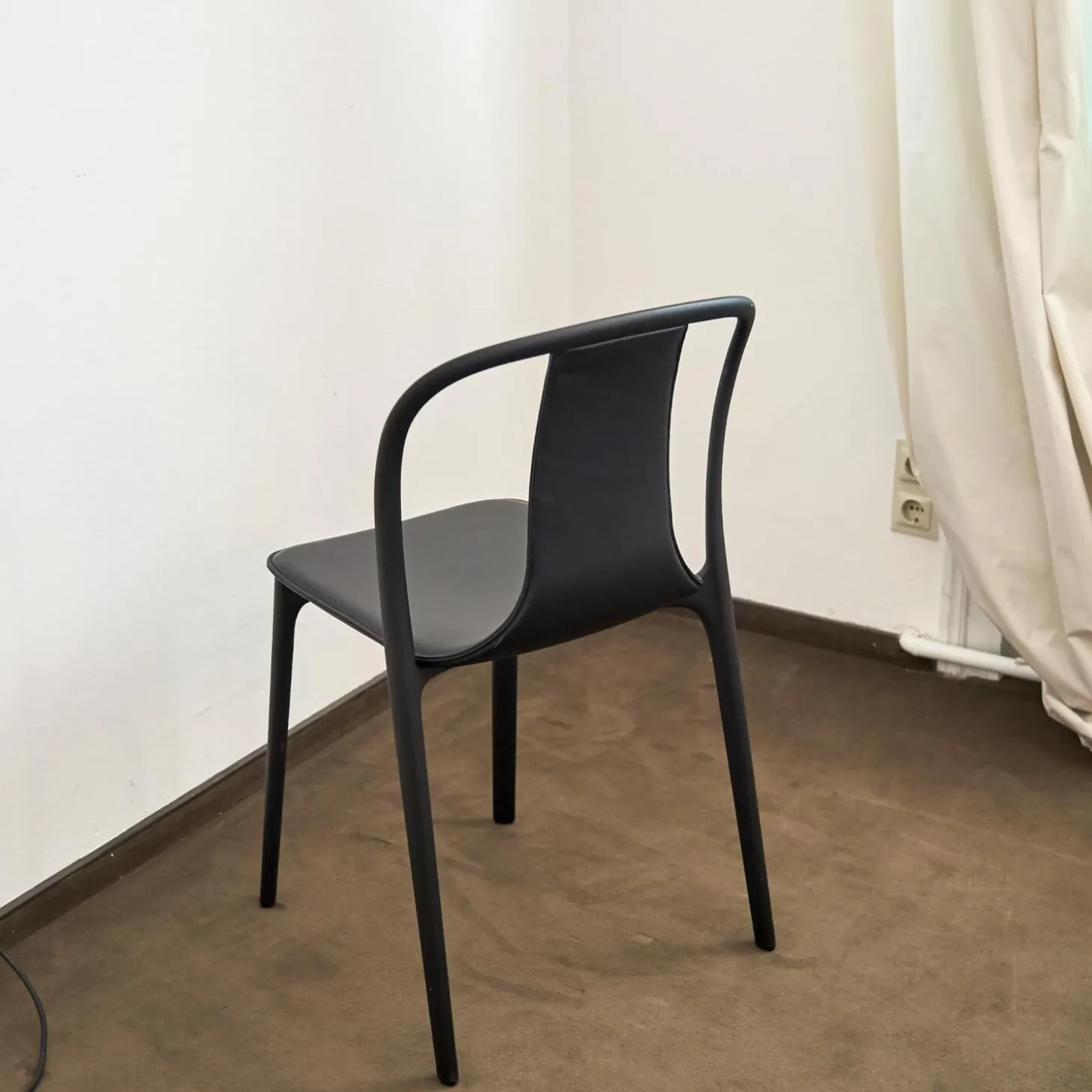 Stuhl Belleville Textil Leder Premium Schwarz Gestell Polyamid Spritzguss Tiefschwarz