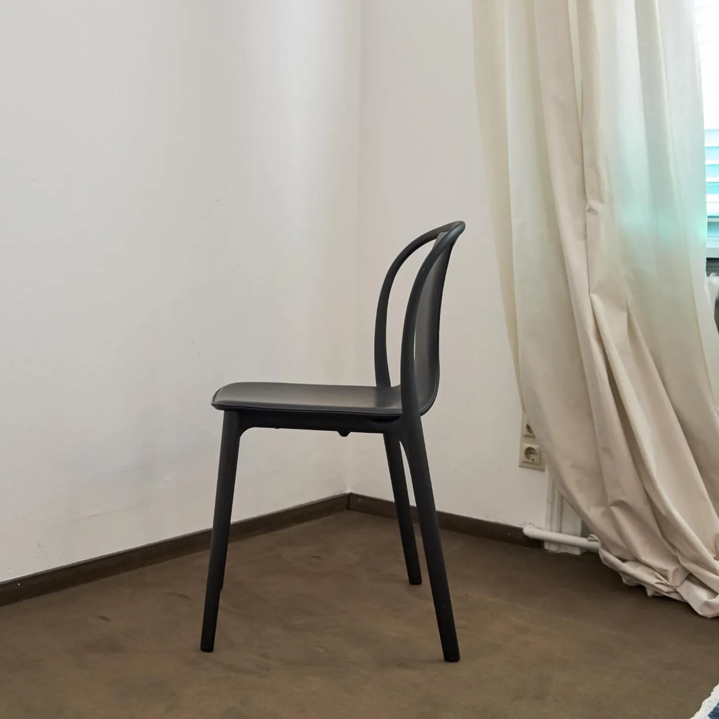 Stuhl Belleville Textil Leder Premium Schwarz Gestell Polyamid Spritzguss Tiefschwarz