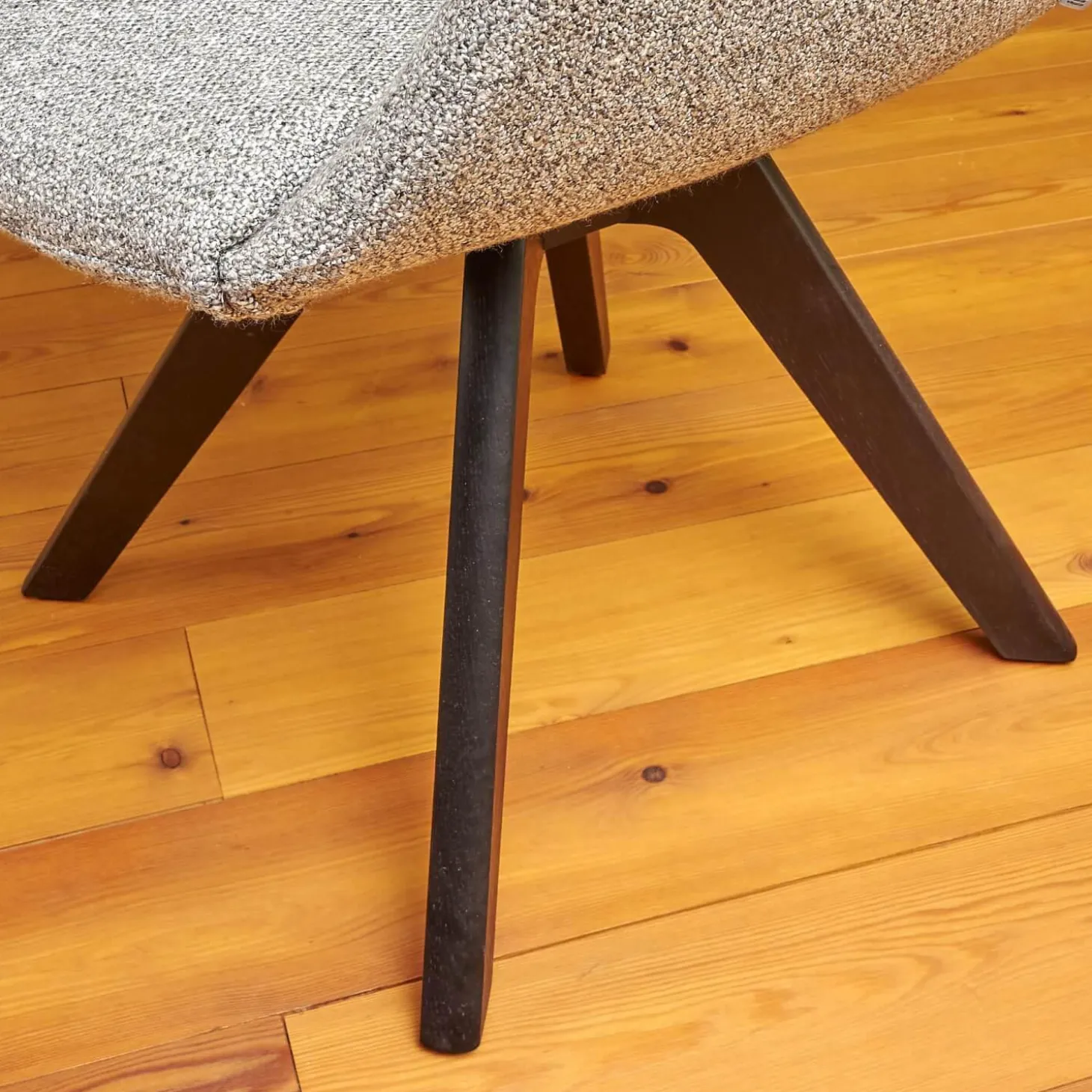 Stuhl Cara Mit Armlehnen Stoff Mara BW 1763 383 Grau Gestell Eiche Schwarz Gebeizt