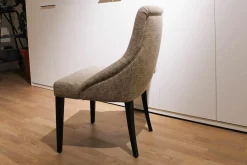 Stuhl Chloé Stoff Patch V.05 Grau Gestell Nussbaum Canaletta Gebeizt