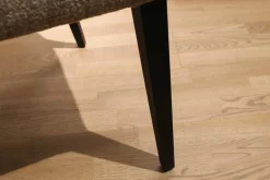 Stuhl Chloé Stoff Patch V.05 Grau Gestell Nussbaum Canaletta Gebeizt