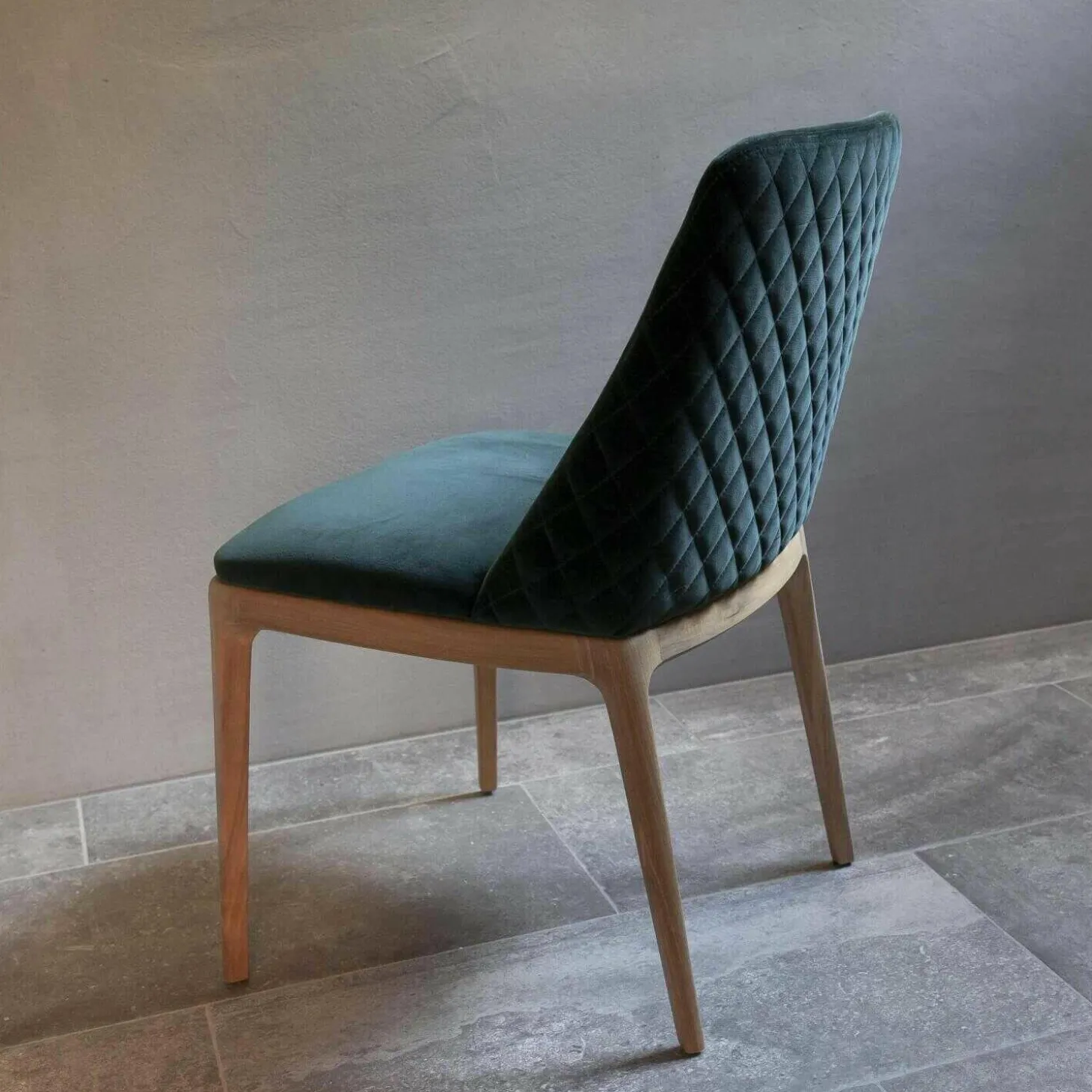 Stuhl Cloe Nussbaum-Massivholz Stoff Harald Samt Grün Blau