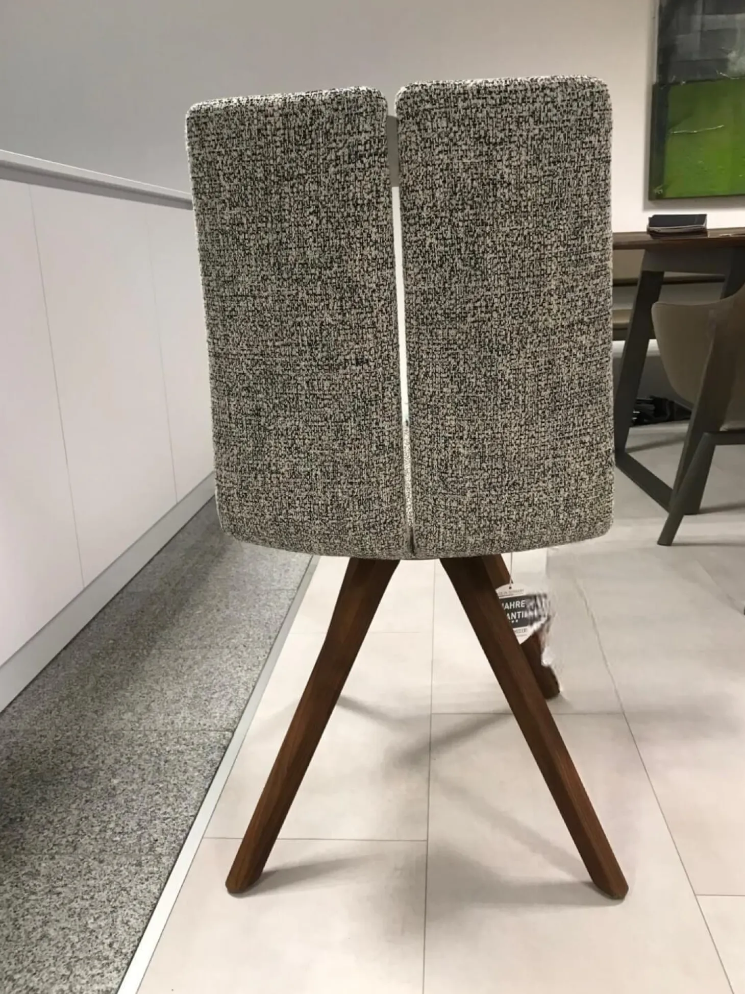 Stuhl Concert Colin Bezug Stoff Würzburg Anthrazit 4 Fußgestell Nussbaum Massiv Geölt