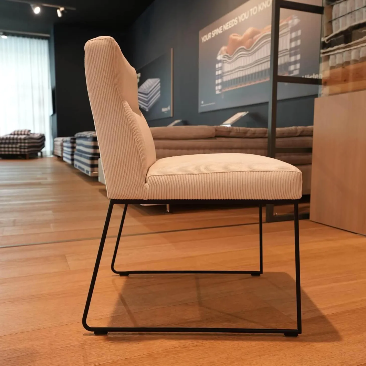 Stuhl D Fine Bezug Stoff Lisboa 05 Creme Rosa Kufengestell Struktur Schwarz