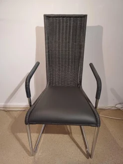 Stuhl D26i Armlehner Bezug Leder 1 Anthrazit Geflecht Anthrazit Gestell Verchromt Mit Filzgleitern
