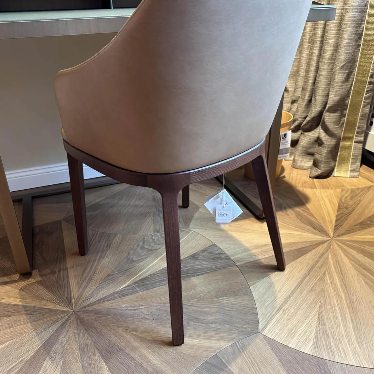 Stuhl Doa Leder 1605 Braun Holz Nussbaumfarbig