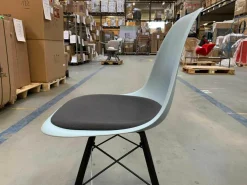 Stuhl DSW Eames Plastic Side Chair Dunkelgrau Eisgrau mit Sitzpolster