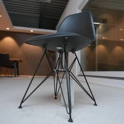 Stuhl Eames Plastic Side Chair DSR Stoff Hopsak Dunkelgrau Drahtgestell Basic Dark