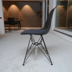 Stuhl Eames Plastic Side Chair DSR Stoff Hopsak Dunkelgrau Drahtgestell Basic Dark
