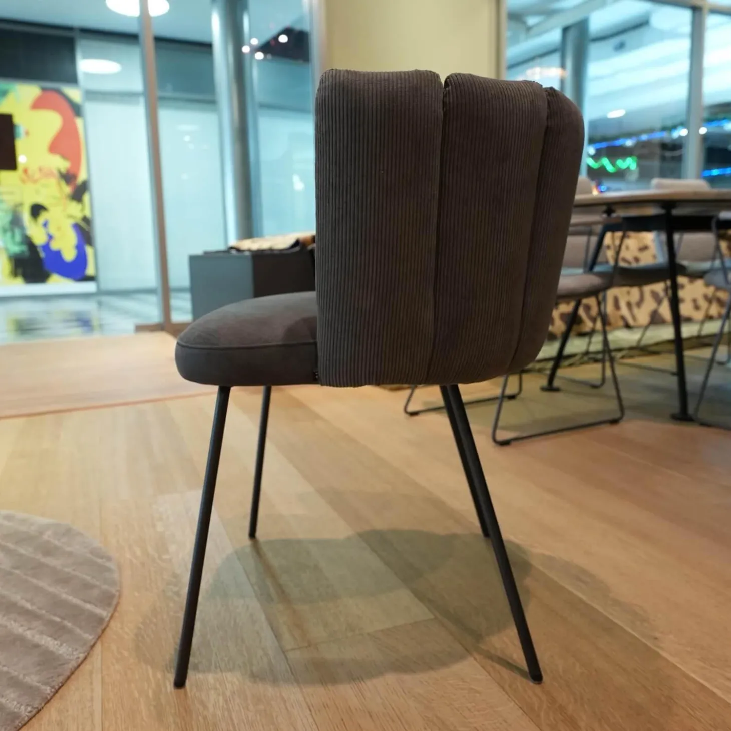 Stuhl Gaia Sitz Leder Siena Schwarz Anthrazit Rücken Stoff Lisboa 01 Grau Metallgestell Schwarz