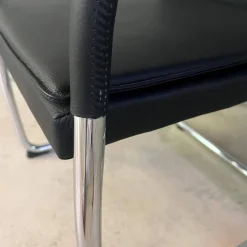 Stuhl George 1567 Leder Select 40 Schwarz Gestell Rundrohrstahl Hochglanz Verchromt