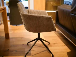 Stuhl Grand Lui Bezug Stoff Maple MA862 Grau Meliert Drehgestell Schwarz Matt