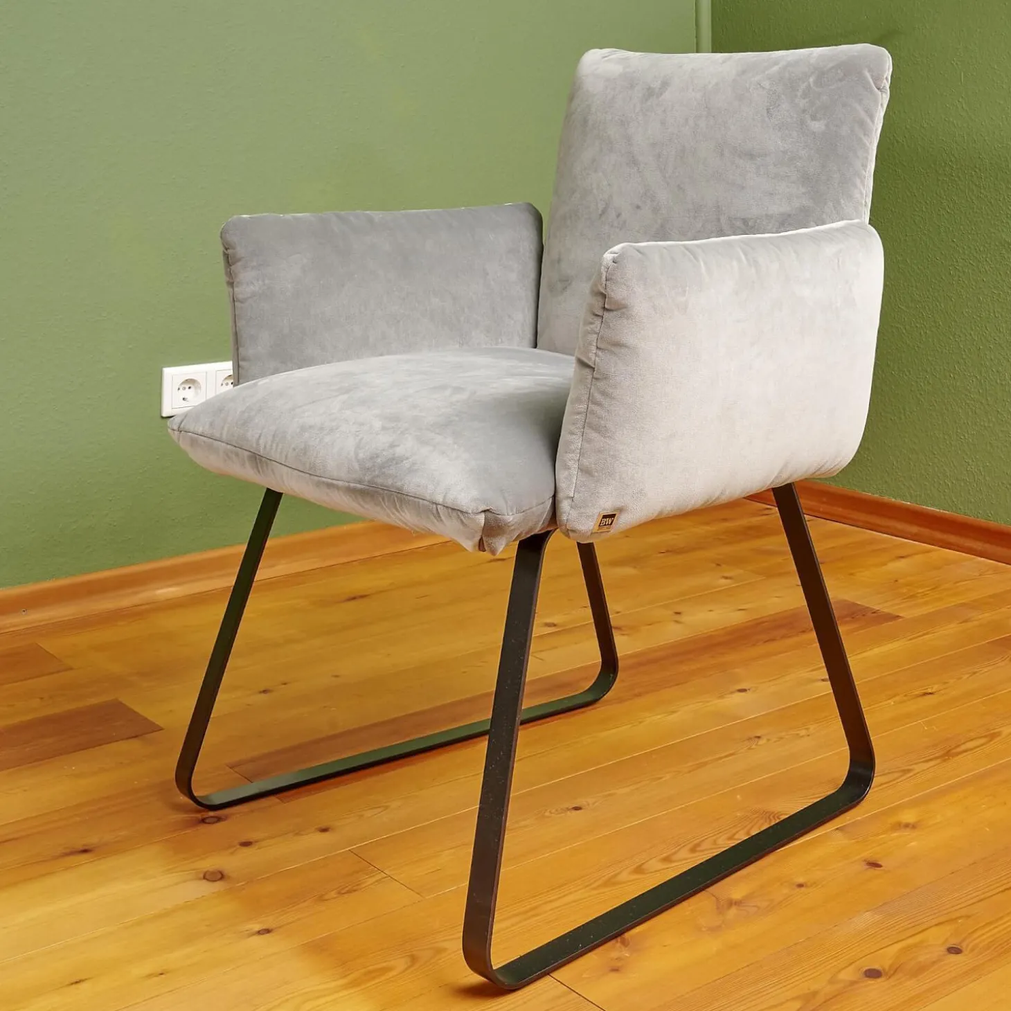 Stuhl Heaven Dining Mit Armlehnen Stoff City Velvet Reloaded Grau Kufe Metall Schwarz