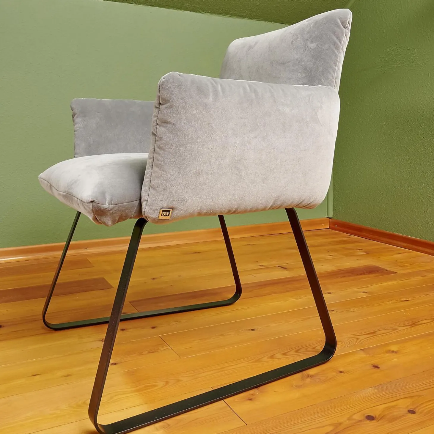 Stuhl Heaven Dining Mit Armlehnen Stoff City Velvet Reloaded Grau Kufe Metall Schwarz