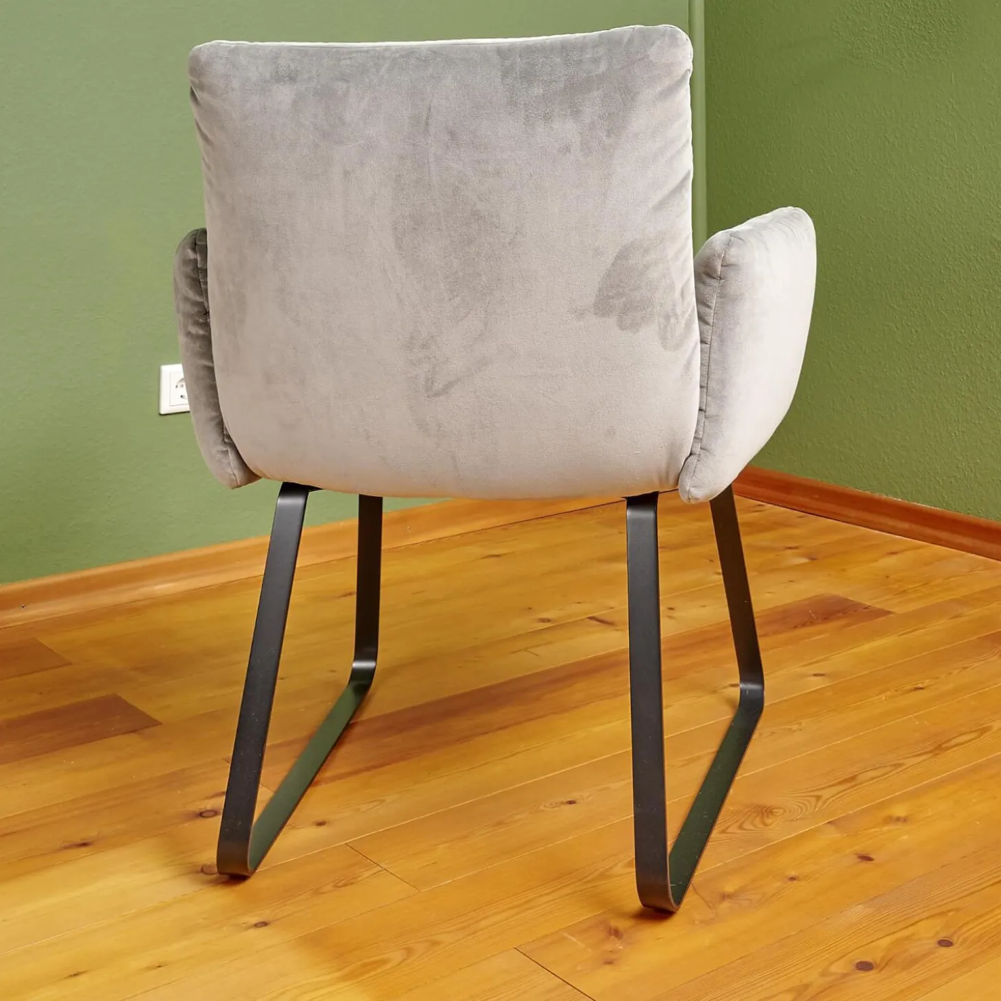 Stuhl Heaven Dining Mit Armlehnen Stoff City Velvet Reloaded Grau Kufe Metall Schwarz