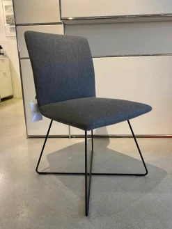 Stuhl Jalis 531 Stoff 5013 Hellgrau Gestell Schwarz