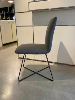Stuhl Jalis 531 Stoff 5013 Hellgrau Gestell Schwarz