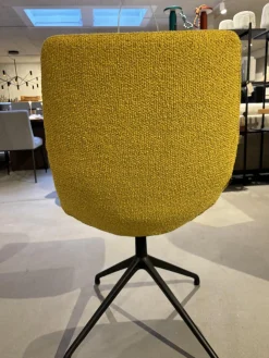 Stuhl Jona Stoff Brera U 3280 Gelb Gestell Fußkreuz Schwarz Drehbar