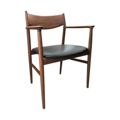 Stuhl Kamuy Leder L3 Schwarz Gestell Nussbaum Massiv