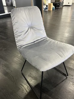 Stuhl Leya Stoff Sahco Avalon 0043 Silber Metall Kufengestell Tiefschwarz