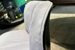 Stuhl Marilyn Leder Kashmir lilas Flieder Grau Gestell Metall Schwarz Lackiert