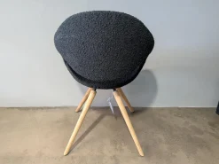 Stuhl Moon Stoff Schwarz 6P9 Füße Holz