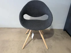 Stuhl Moon Stoff Schwarz 6P9 Füße Holz