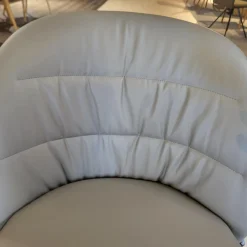 Stuhl Noa 690 Rolf Benz Leder 36 Mittel Quarzgrau Füße Umbragrau Lackiert