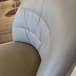 Stuhl Noa 690 Rolf Benz Leder 36 Mittel Quarzgrau Füße Umbragrau Lackiert