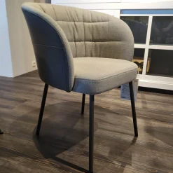 Stuhl Noa 690 Rolf Benz Stoff Hell Steingrau Rückschale mit Armteil Leder Mittel Quarzgrau Gestell Umbragrau