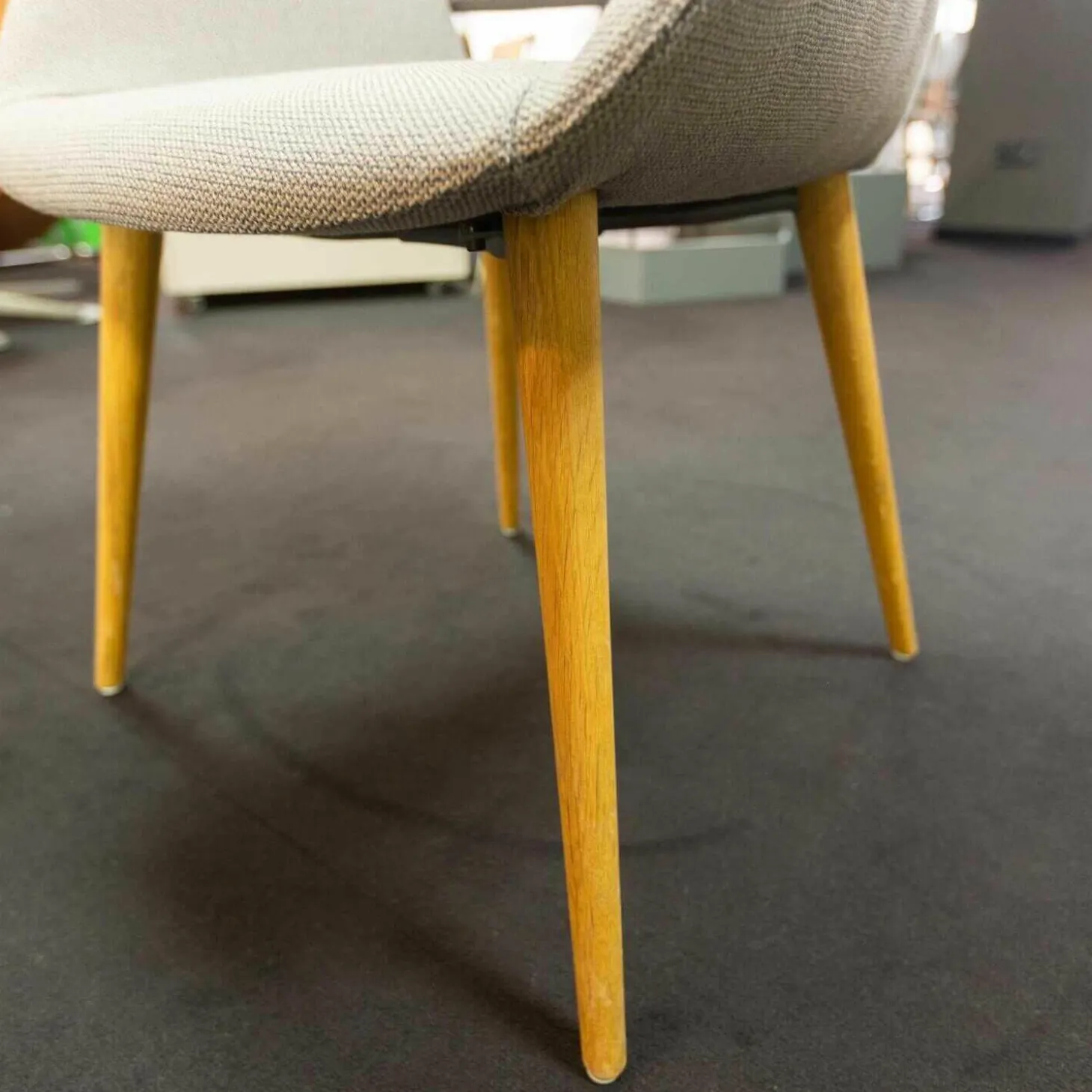 Stuhl Occo Conference Stoff Credo 17 Hellbraun Untergestell Eiche Natur