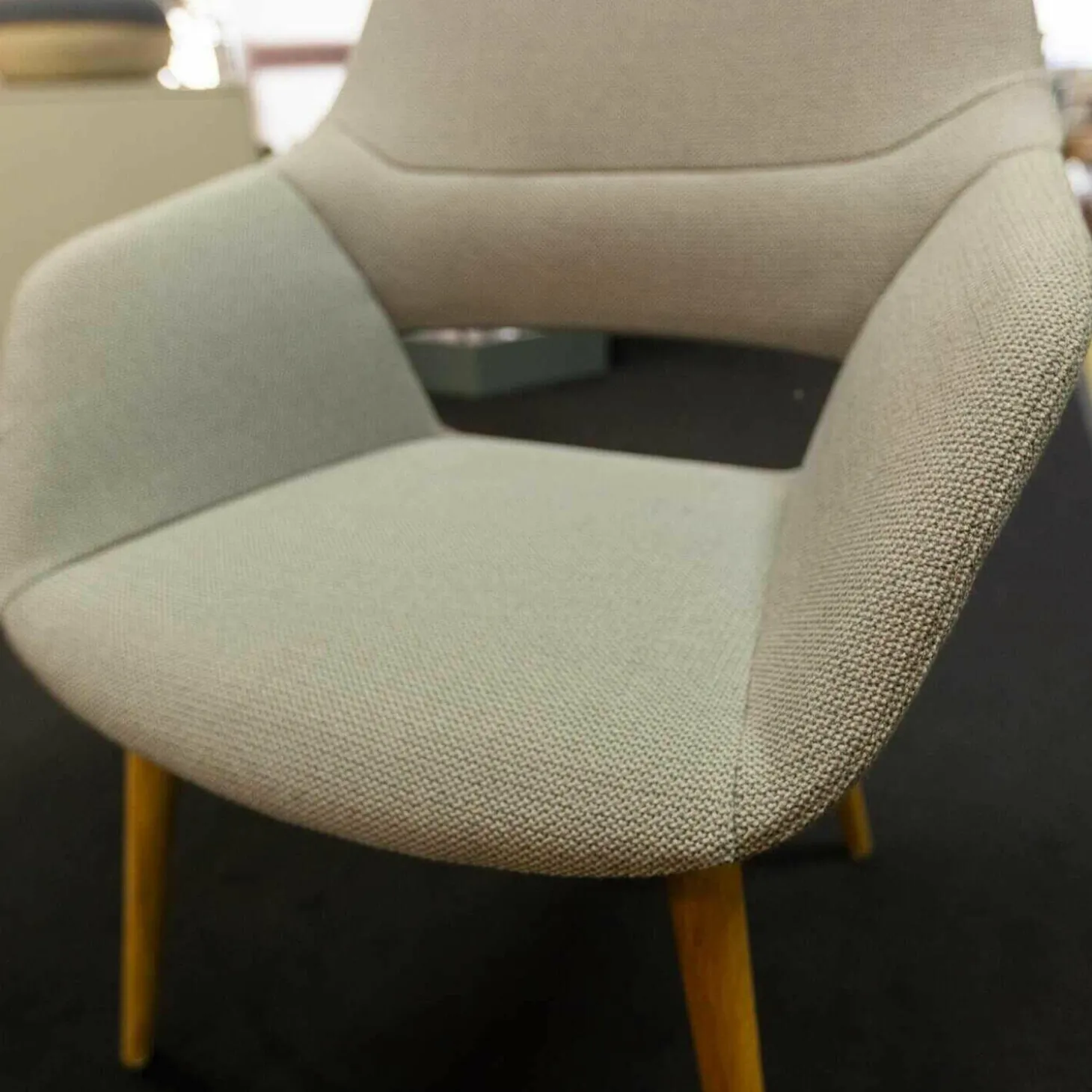 Stuhl Occo Conference Stoff Credo 17 Hellbraun Untergestell Eiche Natur