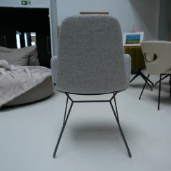 Stuhl Plies Stoff Hallingdal 116 Weiß-Grau Drahtkufengestell Eisenblank M15