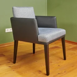 Stuhl Polo Dining Mit Armlehne Sitz Stoff Noah Grau Rücken Leder Normandie Schwarz Füße Eiche Schwarz Gebeizt