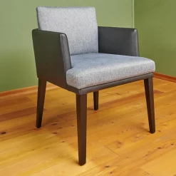 Stuhl Polo Dining Mit Armlehne Sitz Stoff Noah Grau Rücken Leder Normandie Schwarz Füße Eiche Schwarz Gebeizt