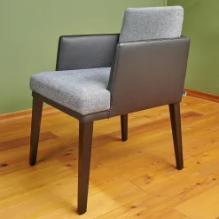 Stuhl Polo Dining Mit Armlehne Sitz Stoff Noah Grau Rücken Leder Normandie Schwarz Füße Eiche Schwarz Gebeizt